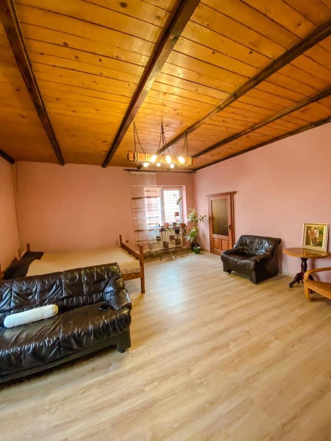 Domashnya Saduba Hotell Mukatjeve Exteriör bild